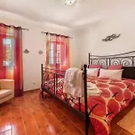 - A Casa Dos Avos Vila