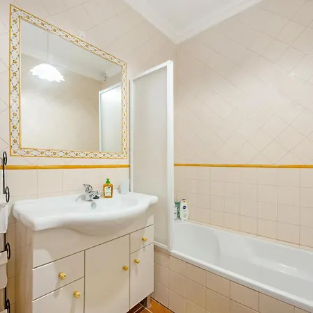 - A Casa Dos Avos Villa *