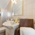- A Casa Dos Avos *